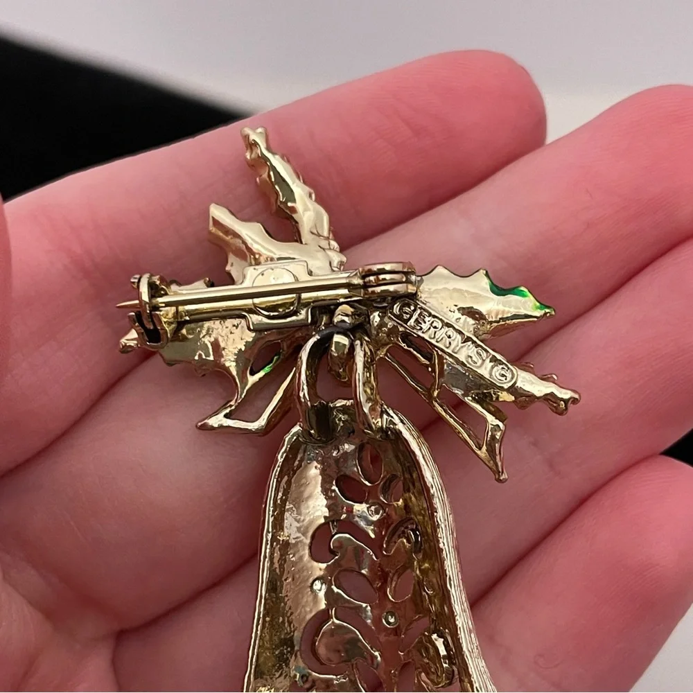 Vintage 80’s GERRY’S Christmas Holiday Winter Festive Cottage Bell Pin / Brooch